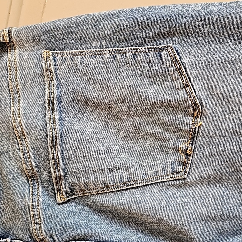 Universal Thread Distressed Stonewashed Jeans Siz… - image 8